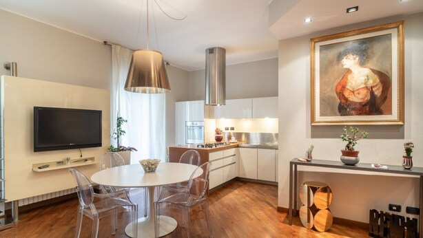 Dining - Charm in City Center (Verona)