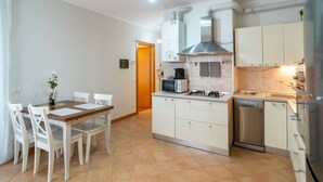 Coffee/tea maker, microwave, oven, stovetop - Charme in Porta Palio - City Center (Verona)