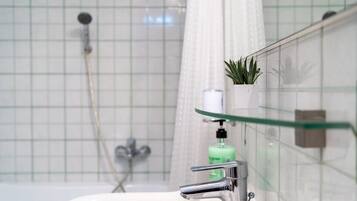 Doccia, bidet, asciugamani