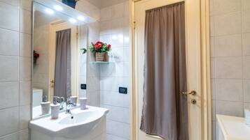 Suihku, hiustenkuivaaja, bidee