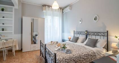 Italian Terraces City Center - White Room
