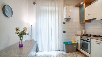 Mikroaaltouuni, uuni, kahvin-/teenkeitin