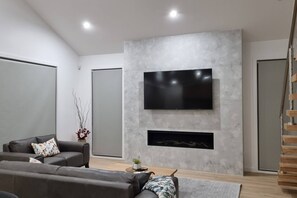 TV, caminetto