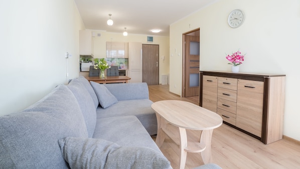 Apartment (33) | Living area | 30-inch flat-screen TV with cable channels, TV - Apartament Sun & Snow Sun Biały Dom (Kolobrzeg)