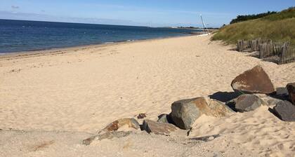 Cozy 1BR Beach House with Terrace, 300m from Sea - La GuériniÚre