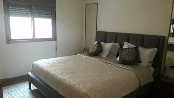 3 slaapkamers, een strijkplank/strijkijzer, wifi, beddengoed