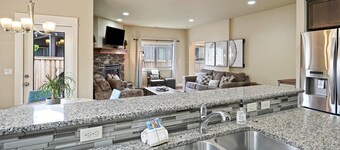 Geary Getaway - Central Location, Private Hot Tub, Fenced Yard, AC