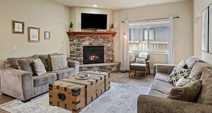 Geary Getaway - Central Location, Private Hot Tub, Fenced Yard, AC