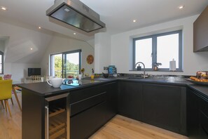 Cottage | Private kitchen | Fridge, dishwasher, electric kettle, toaster - Bay View (St Ives)