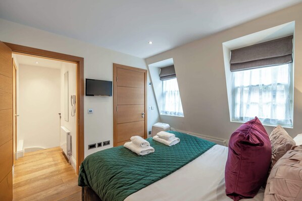 2 makuuhuonetta, silitysrauta/-lauta, vauvan matkasänky, Wi-Fi