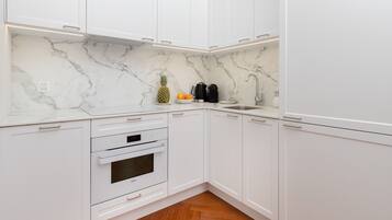 Fridge, microwave, oven, stovetop