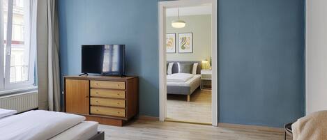 2 bedrooms, in-room safe, iron/ironing board, free WiFi