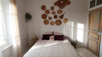 3 slaapkamers, een strijkplank/strijkijzer, reisbedje, gratis wifi