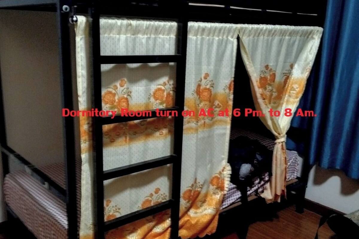 1 Bed in 4-Beds Mixed Dormitory Room | WiFi (無料)