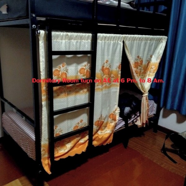 1 Bed in 4-Beds Mixed Dormitory Room | Free WiFi - Sleep With Me Hostel (Bangkok)