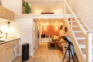 TV, libri, impianto stereo