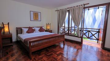 Deluxe Double Room | In-room safe, desk, free WiFi, bed sheets