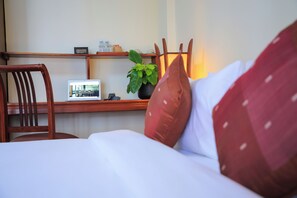 Caixa forta a l'habitació, escriptori, wifi gratuïta i roba de llit 