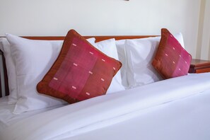 Coffres-forts dans les chambres, bureau, Wi-Fi gratuit, draps fournis
