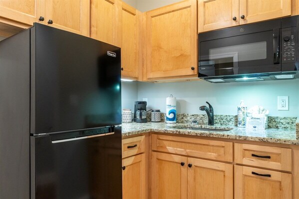 Fridge, microwave, coffee/tea maker, toaster - Alpine Village Condo  B (Helen)