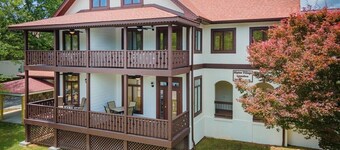 Alpine Village Condo D - Walkable Downtown