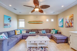 Smart TV, fireplace, stereo
