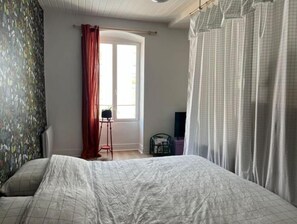 1 bedroom, desk, soundproofing, iron/ironing board