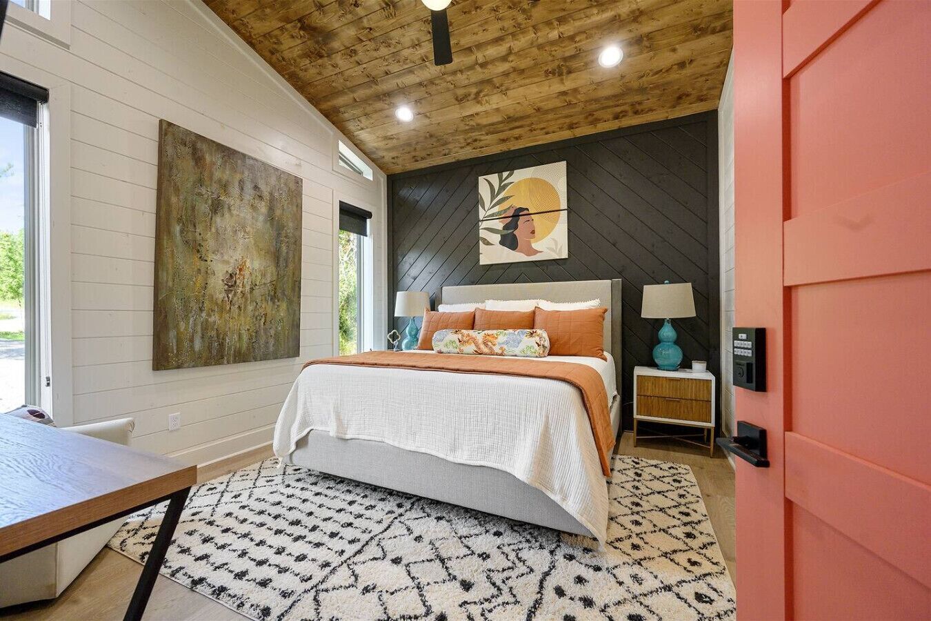 Skrivebord, strykejern/-brett, wi-fi og sengetøy