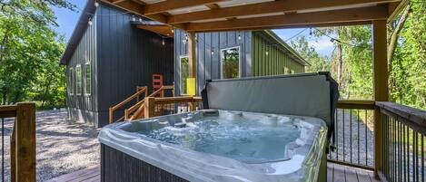 Tina de hidromasaje al aire libre