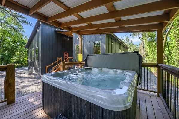 Outdoor spa tub