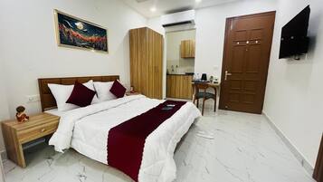 1 bedroom, Egyptian cotton sheets, premium bedding, in-room safe