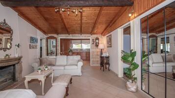 Basic Apartment | 3 bedrooms, iron/ironing board, free WiFi