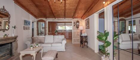 Basic Apartment | 3 bedrooms, iron/ironing board, free WiFi