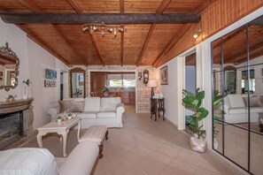 Basic Apartment | 3 bedrooms, iron/ironing board, free WiFi - Palazzo Di Angelo (Zakynthos)