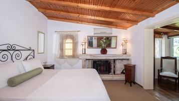 Basic Apartment | 3 bedrooms, iron/ironing board, free WiFi