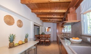 Basic Apartment | 3 bedrooms, iron/ironing board, free WiFi