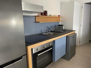 Business-Studio | Eigene Küche | Großer Kühlschrank, Mikrowelle, Ofen, Herdplatte