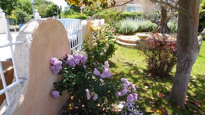 Maison Rénové Avec Terrasses , un Spa, Entouré de Champs et à 15mn de Marseille