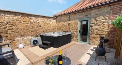 The Old Moat Barn - With Private Hot Tub