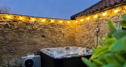 The Old Moat Barn - With Private Hot Tub