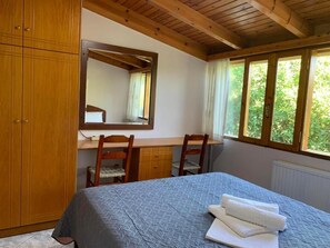 2 bedrooms, iron/ironing board, free WiFi, bed sheets - Peaceful villa located in the village Vryses (Vryses)