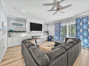 Smart TV, table tennis