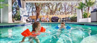 Hilton Head 5BR Sleeps 18 • Heated Pool • Walk to Folly Field • Dog Friendly • Elevator