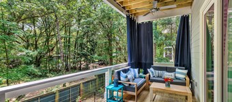 57SC Luxury Beach House, 3 Blocks to Pristine Beach, Free Heated Pool