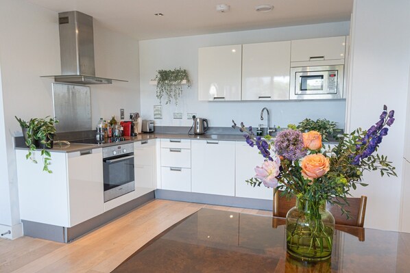Fridge, microwave, oven, stovetop