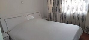 3 chambres, fer et planche à repasser, Wi-Fi, draps fournis