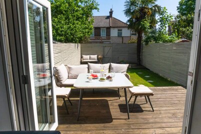 Lovely 2BD Flat With Private Garden - Bounds Green