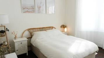 Basic Apartment, Multiple Beds | 2 bedrooms, laptop workspace, iron/ironing board, bed sheets
