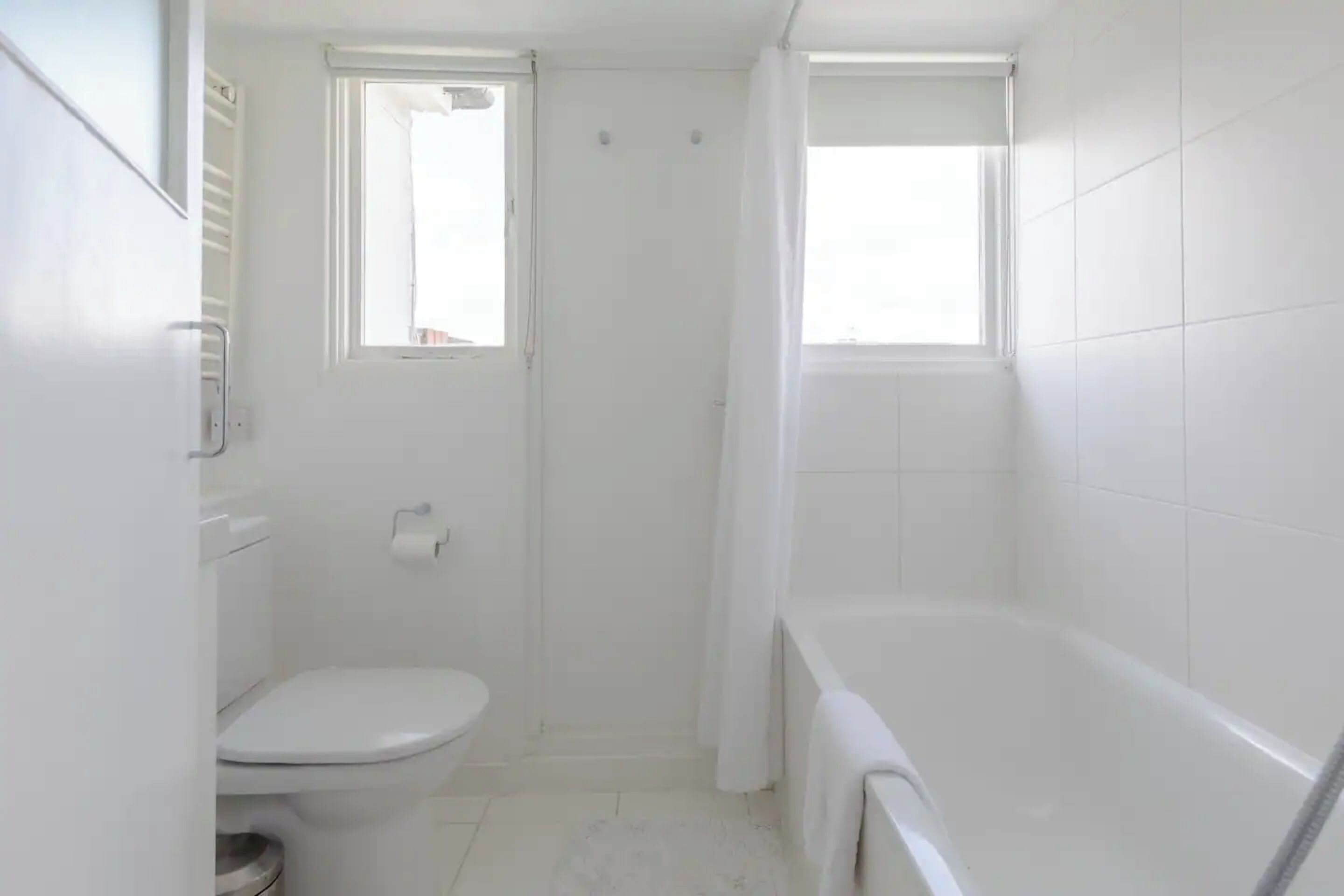 Basic-Studio | Badezimmer | Handtücher, Seife, Shampoo, Toilettenpapier