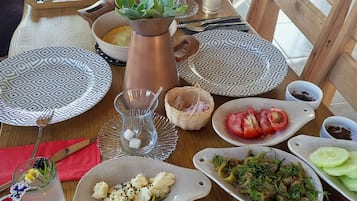 Free daily full breakfast